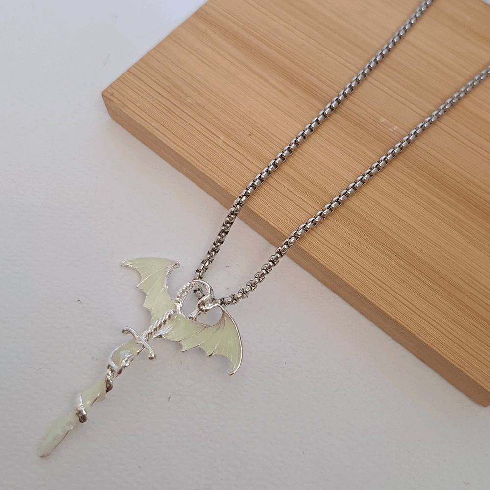 گردنبند مدل اژدها شب تاب 