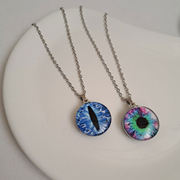 گردنبند چشم رزین