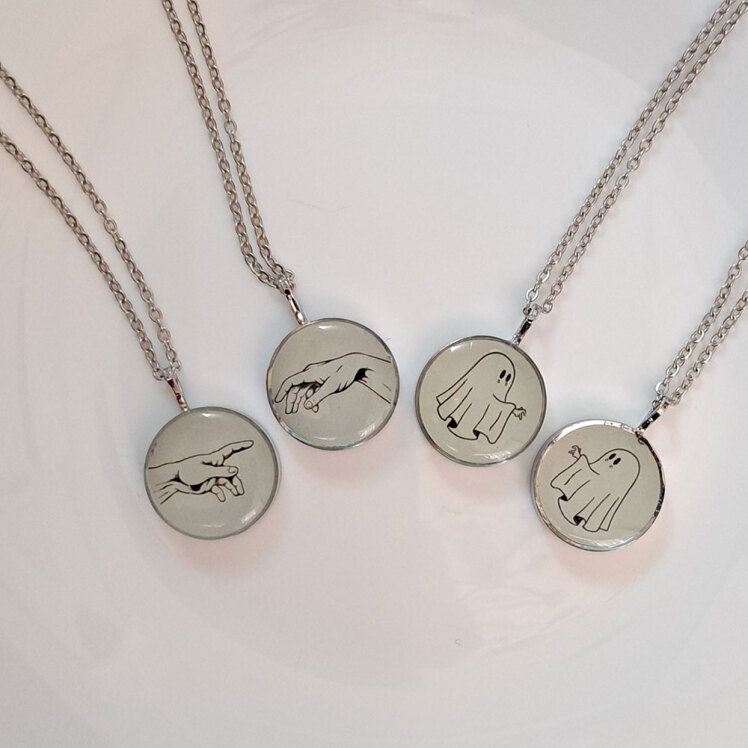 گردنبند ست روح و دست آرامش شب تاب ( 2 طرح )