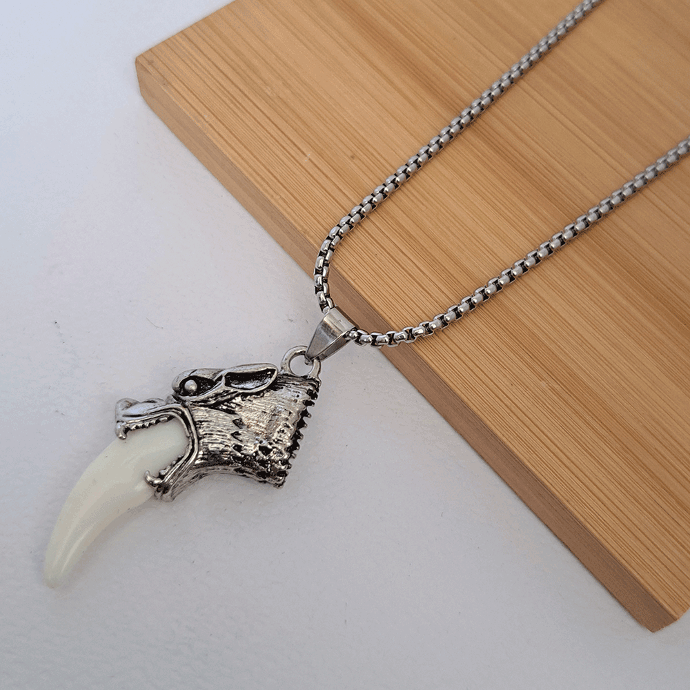 گردنبند طرح دندان گرگ