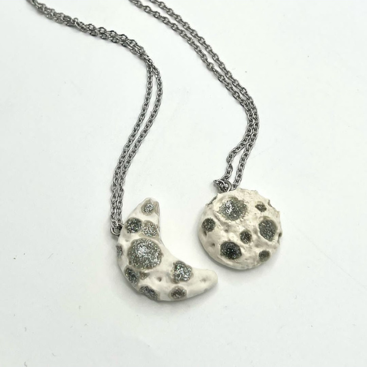 گردنبند ست ماه و هلال ماه شب تاب 