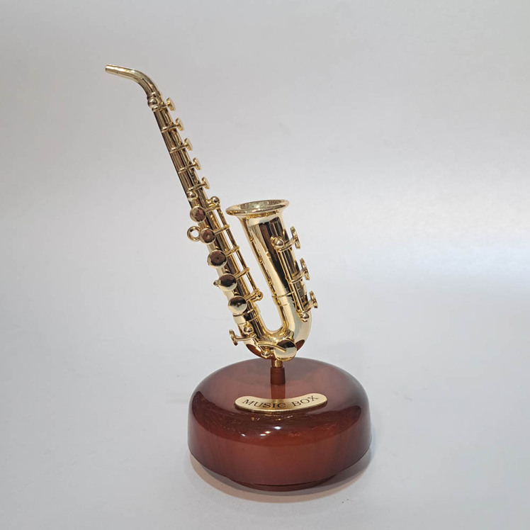 دکوری موزیکال ساکسیفون و ترومپت پایه دار
