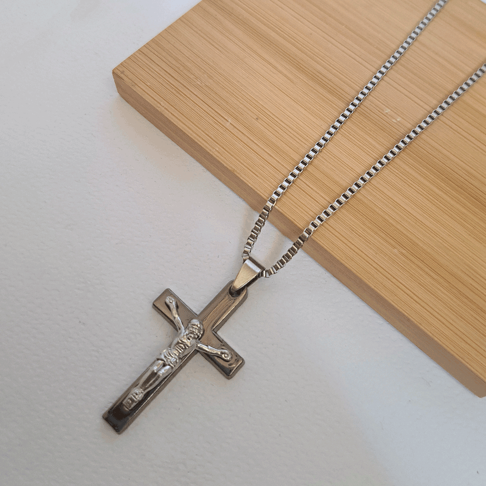 گردنبند صلیب سه بعدی 