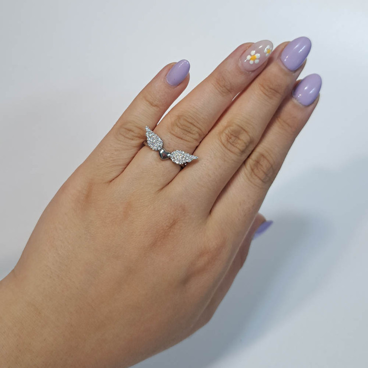 انگشتر جواهری طرح قلب بالدار 