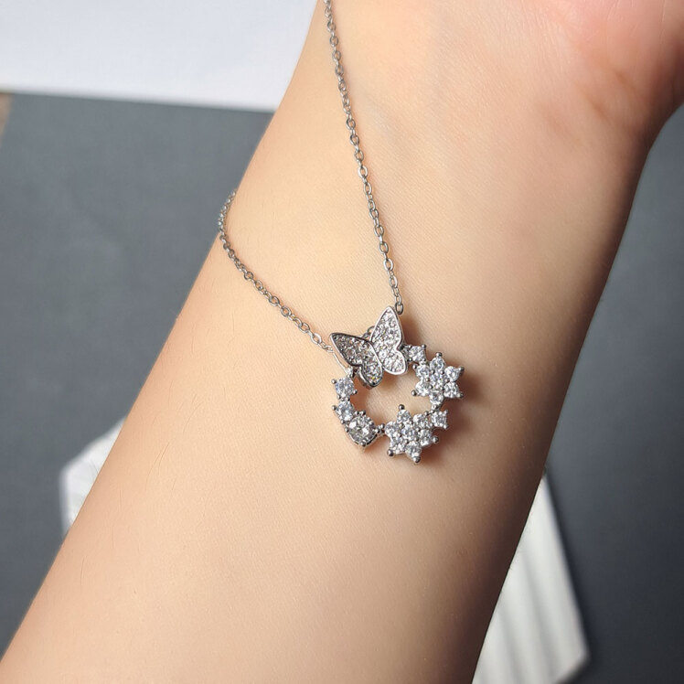 گردنبند جواهری پروانه نقره‌ای