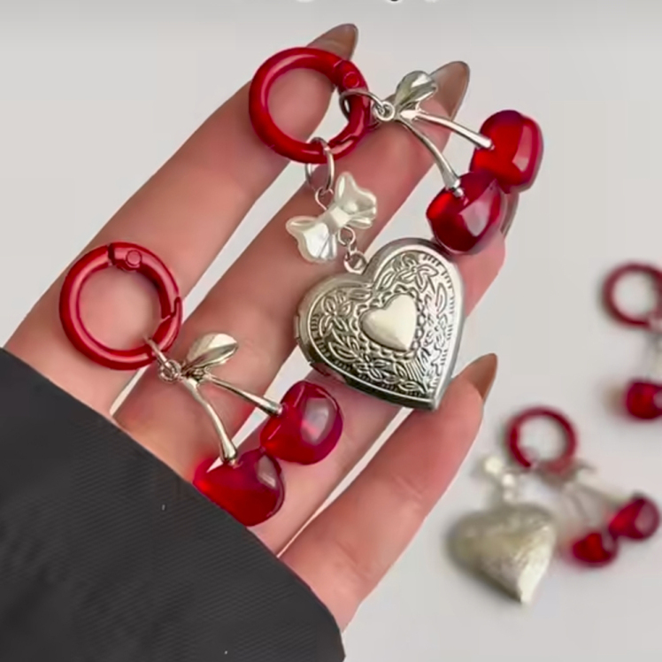 آویز کیف گیلاسی 