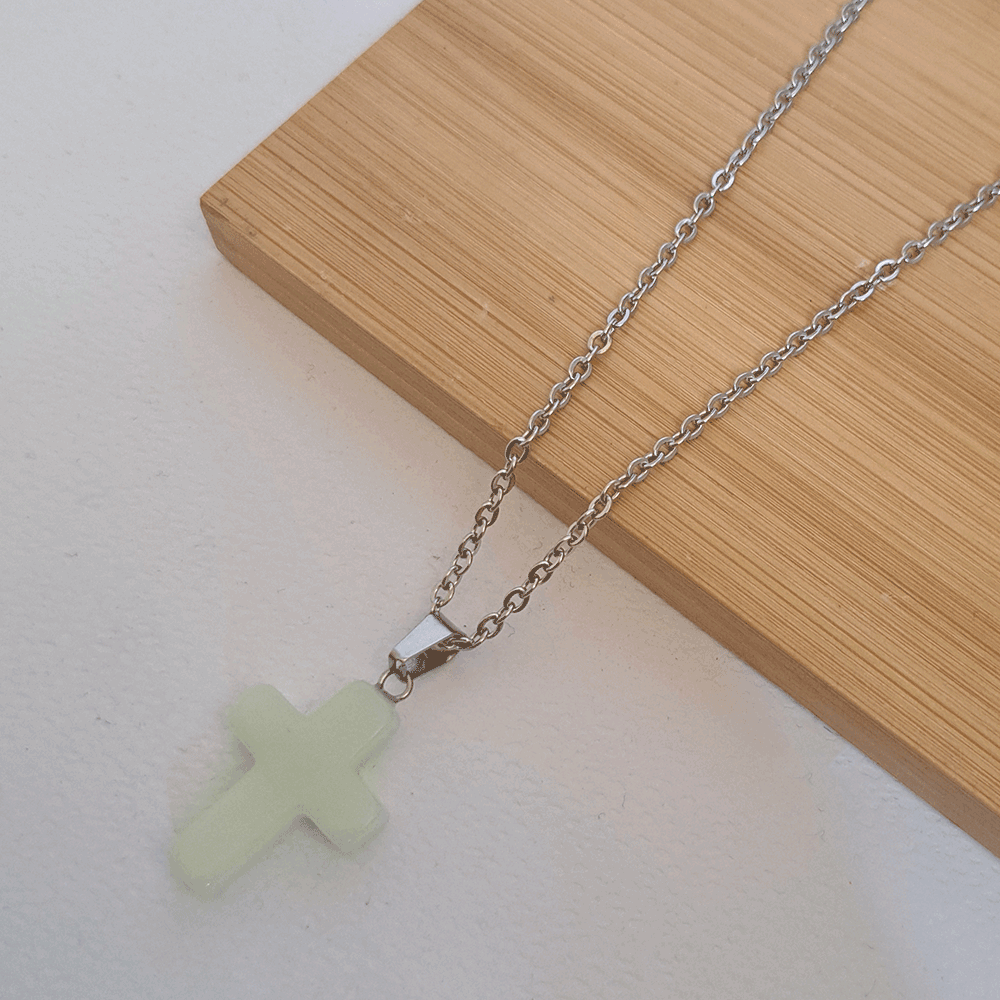 گردنبند صلیب شب تاب 