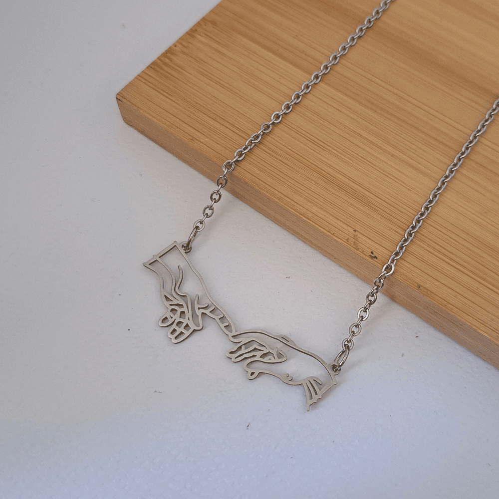 گردنبند مدل دست آرامش