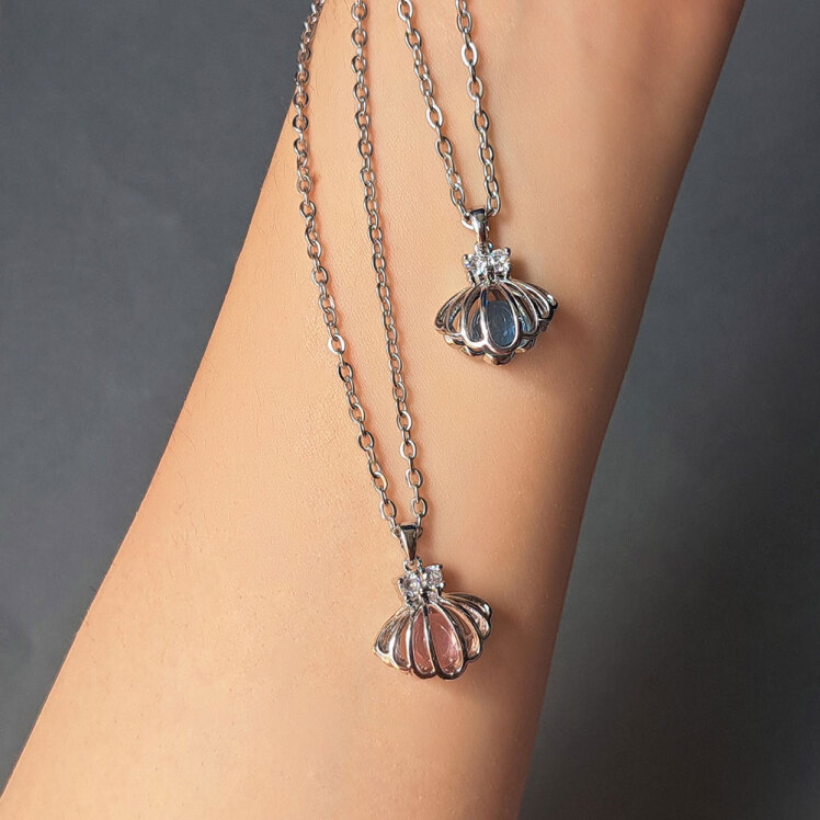 گردنبند جواهری طرح صدف و مروارید درخشان