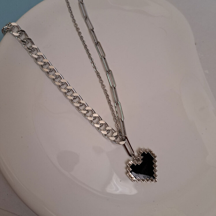 گردنبند قلب پیکسلی 