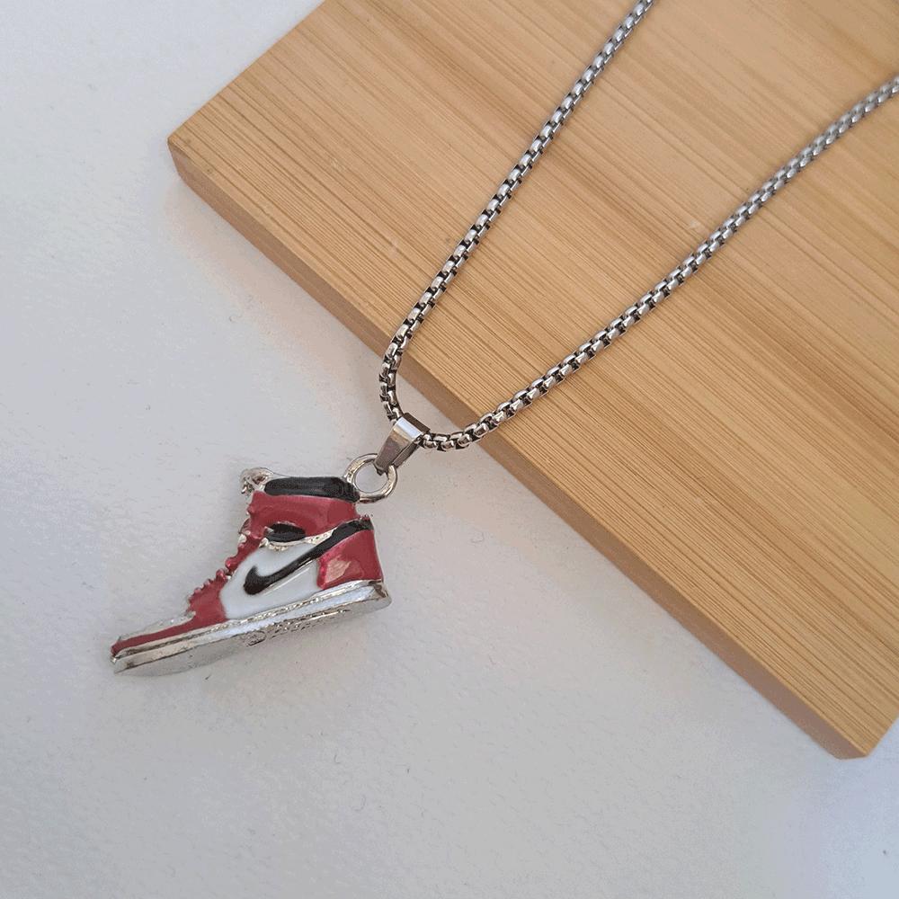 گردنبند طرح کتونی جردن