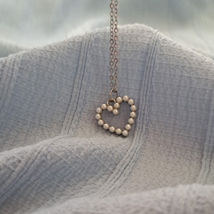 گردنبند قلب مرواریدی مینیمال