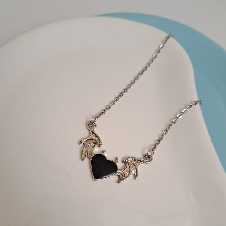 گردنبند ست قلب بالدار و انگشتر 