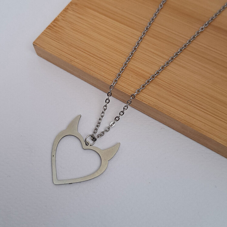 گردنبند قلب شاخ دار 