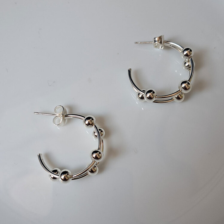 گوشواره مینیمال نیم حلقه ای