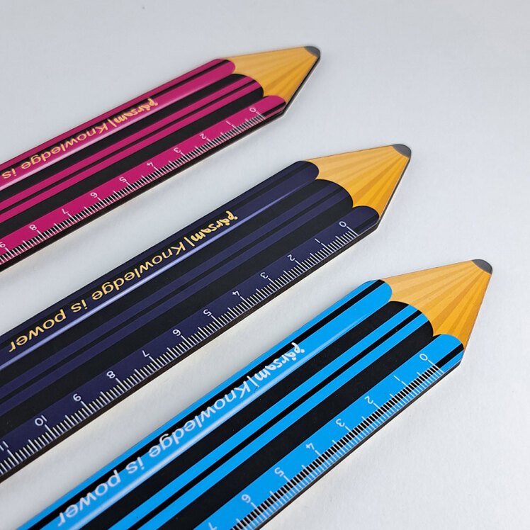 خط کش چوبی طرح مداد