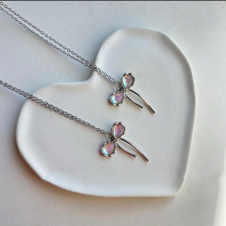 گردنبند جواهری طرح پاپیون