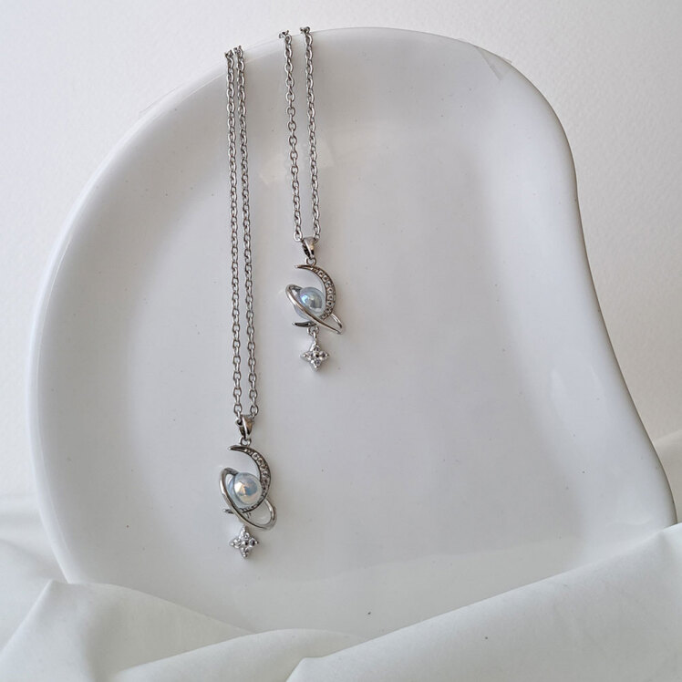 گردنبند ماه مرواریدی