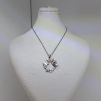گردنبند جواهری طرح پروانه و تاج