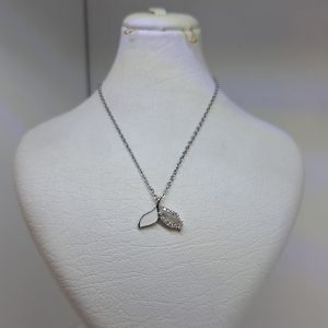 گردنبند جواهری طرح دم وال