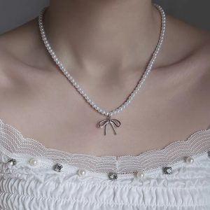 گردنبند مروارید و پاپیون پینترستی